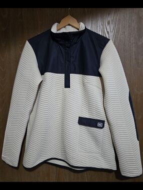 NWOT - Helly Hansen Two-Tone Quilted Pullover - Navy & Cream